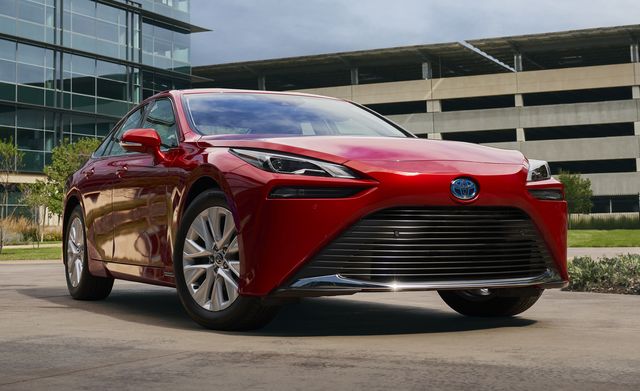 Mc! Auto: Toyota Mirai, The Hydrogen Fuel-cell Car