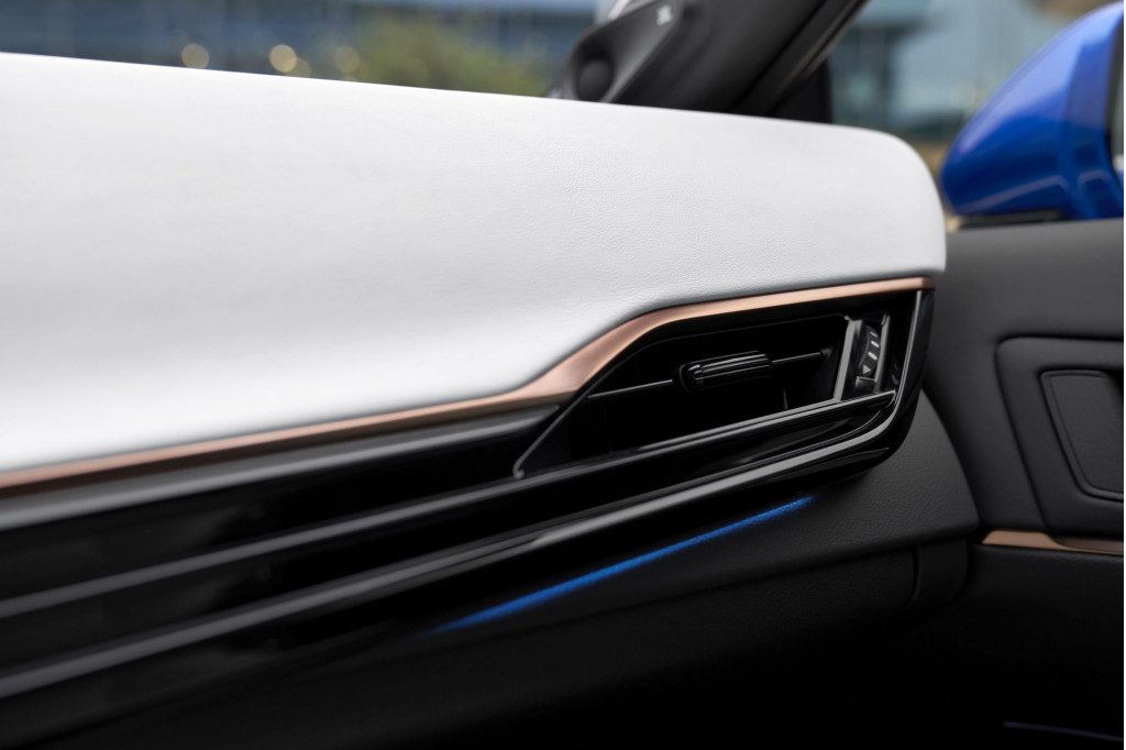 Mc! Auto: Toyota Mirai, The Hydrogen Fuel-cell Car